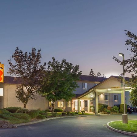 Super 8 By Wyndham Bend Hotel Buitenkant foto