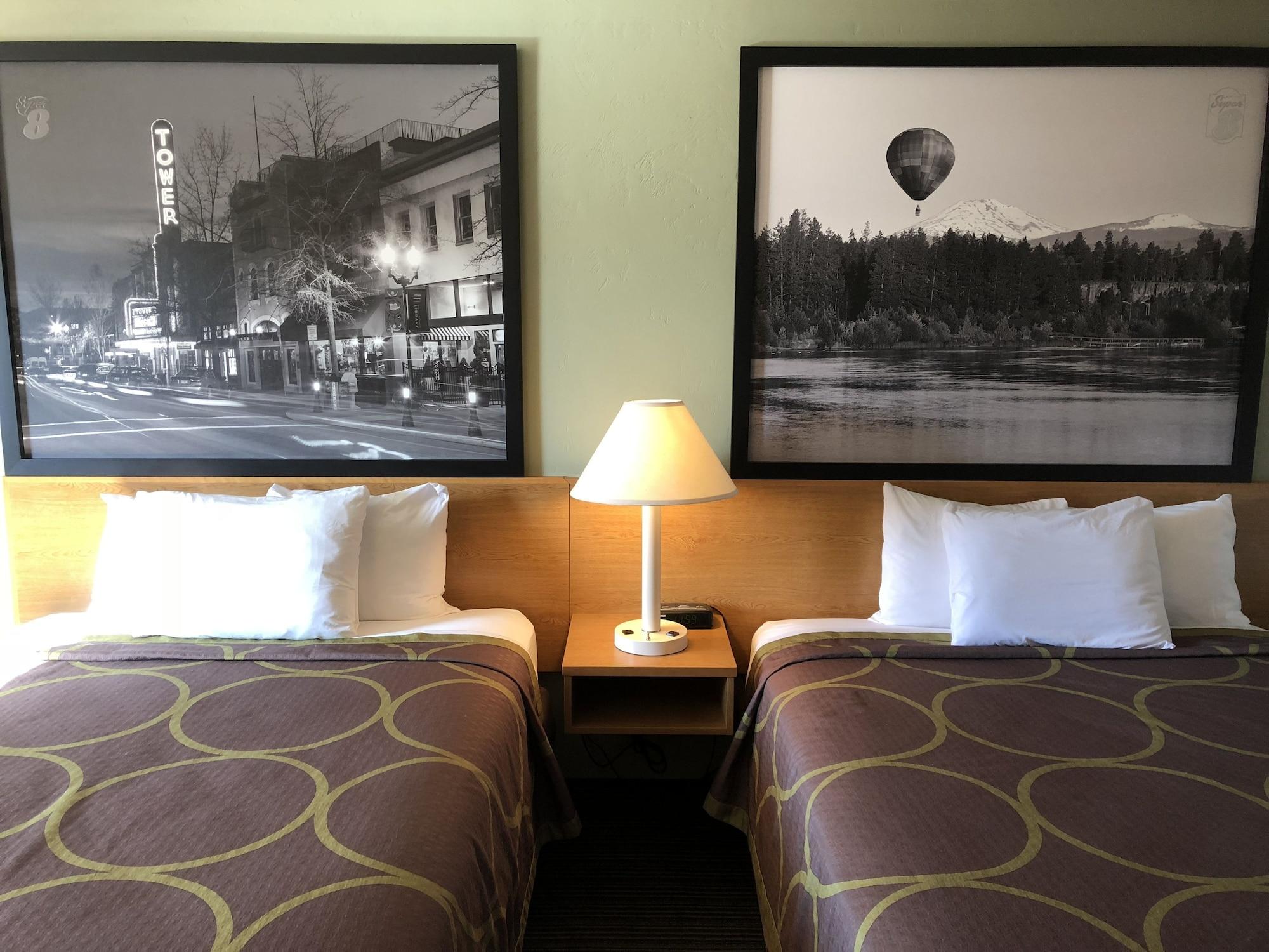 Super 8 By Wyndham Bend Hotel Buitenkant foto