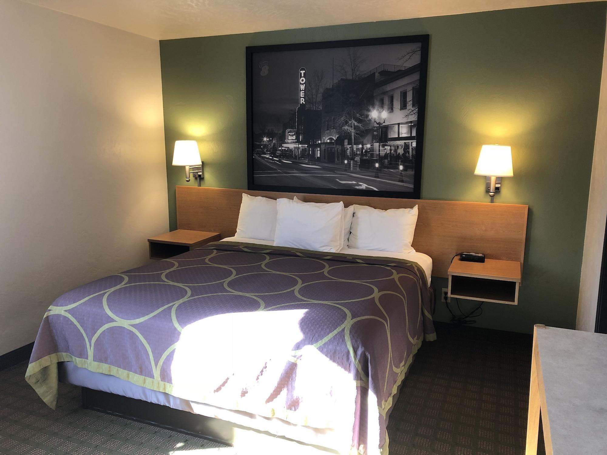 Super 8 By Wyndham Bend Hotel Buitenkant foto
