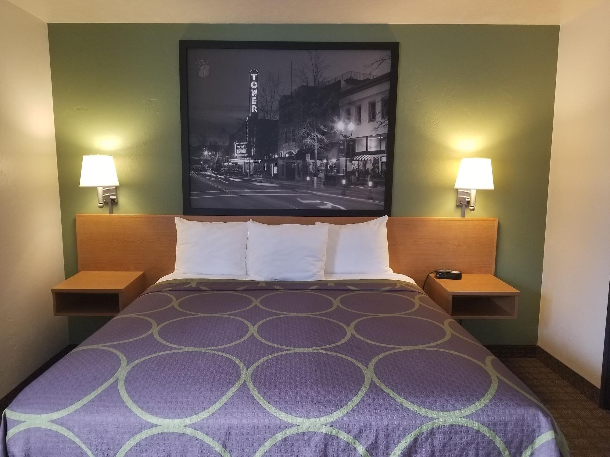 Super 8 By Wyndham Bend Hotel Buitenkant foto