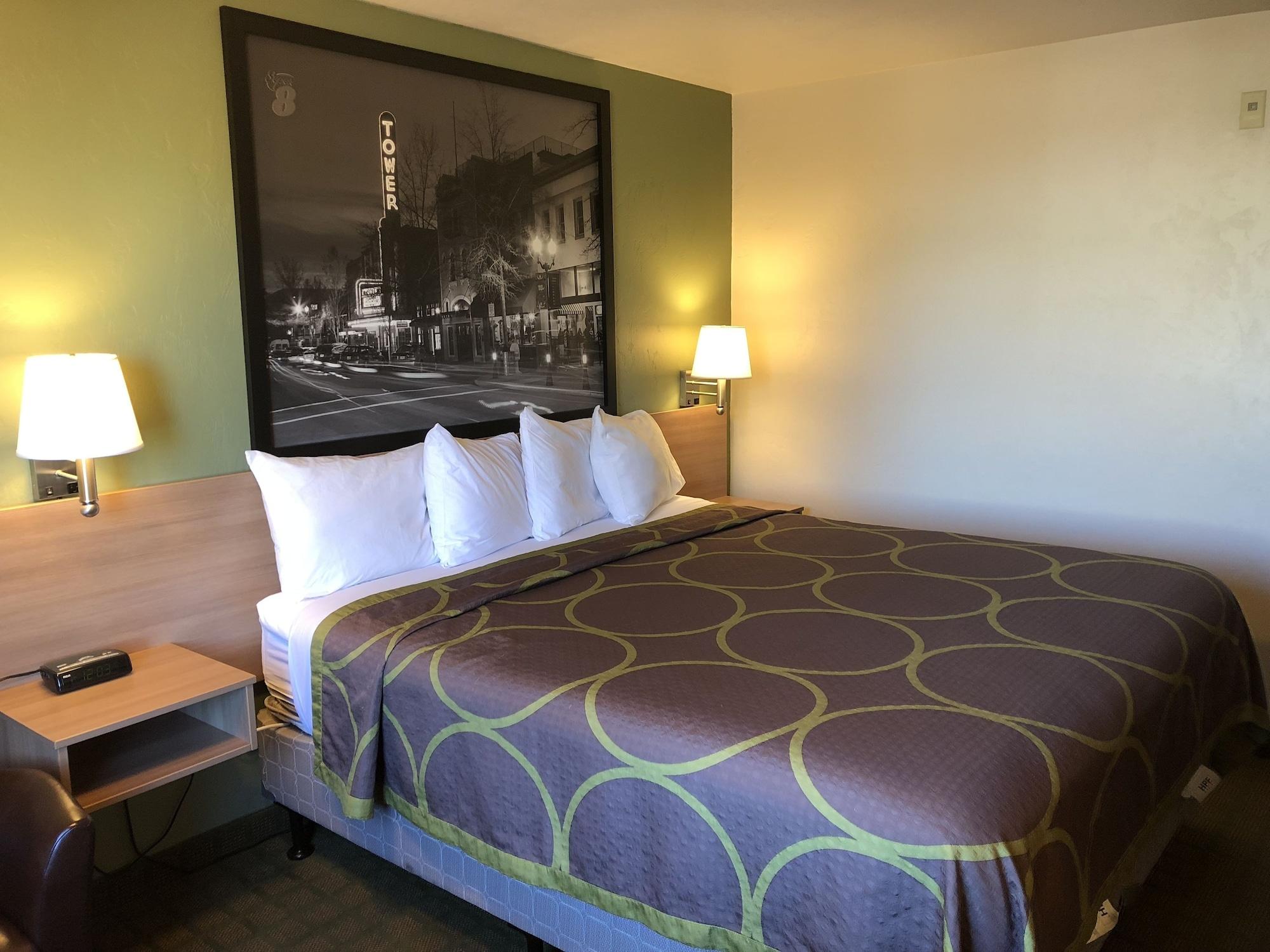 Super 8 By Wyndham Bend Hotel Buitenkant foto
