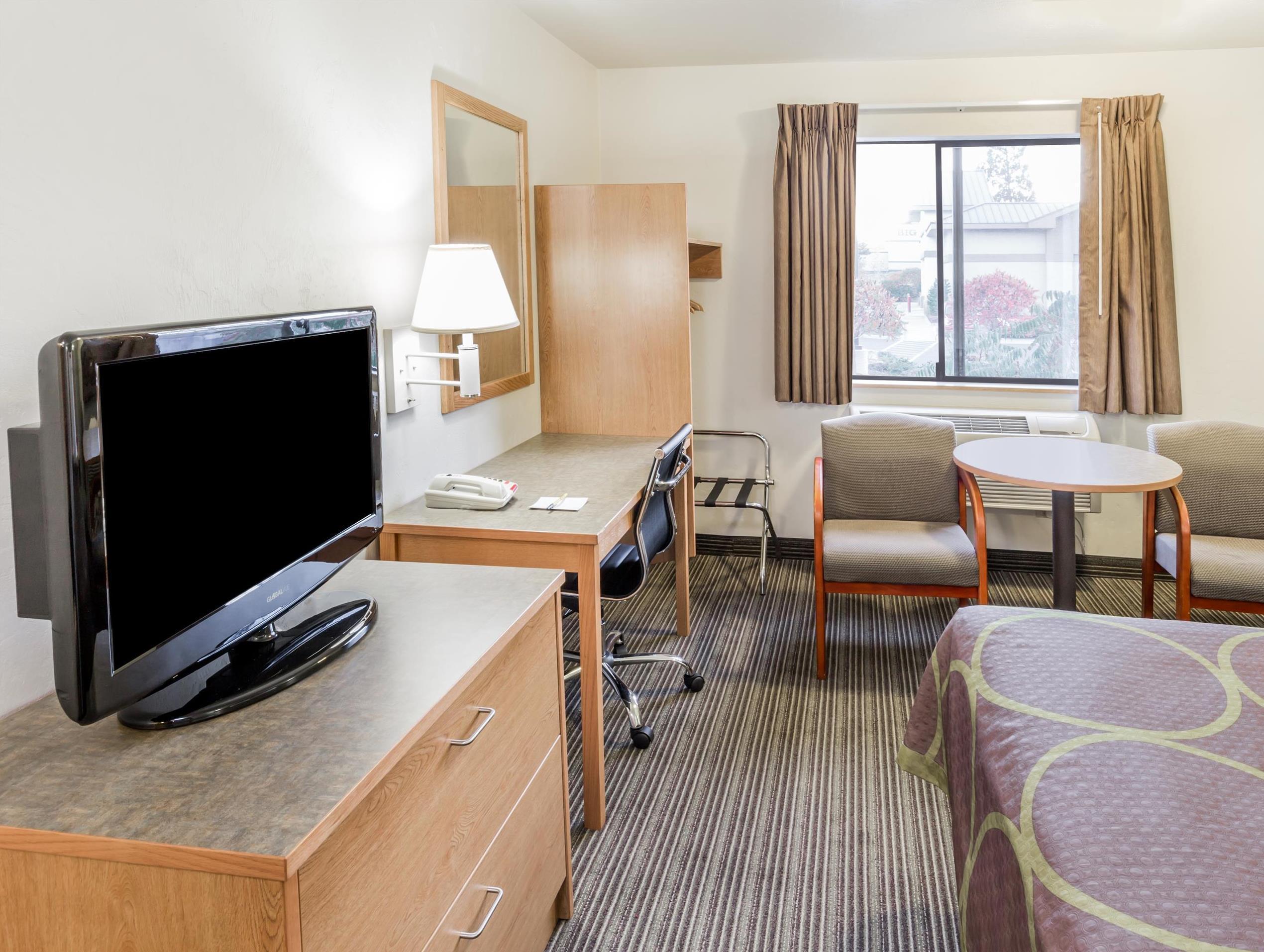 Super 8 By Wyndham Bend Hotel Buitenkant foto