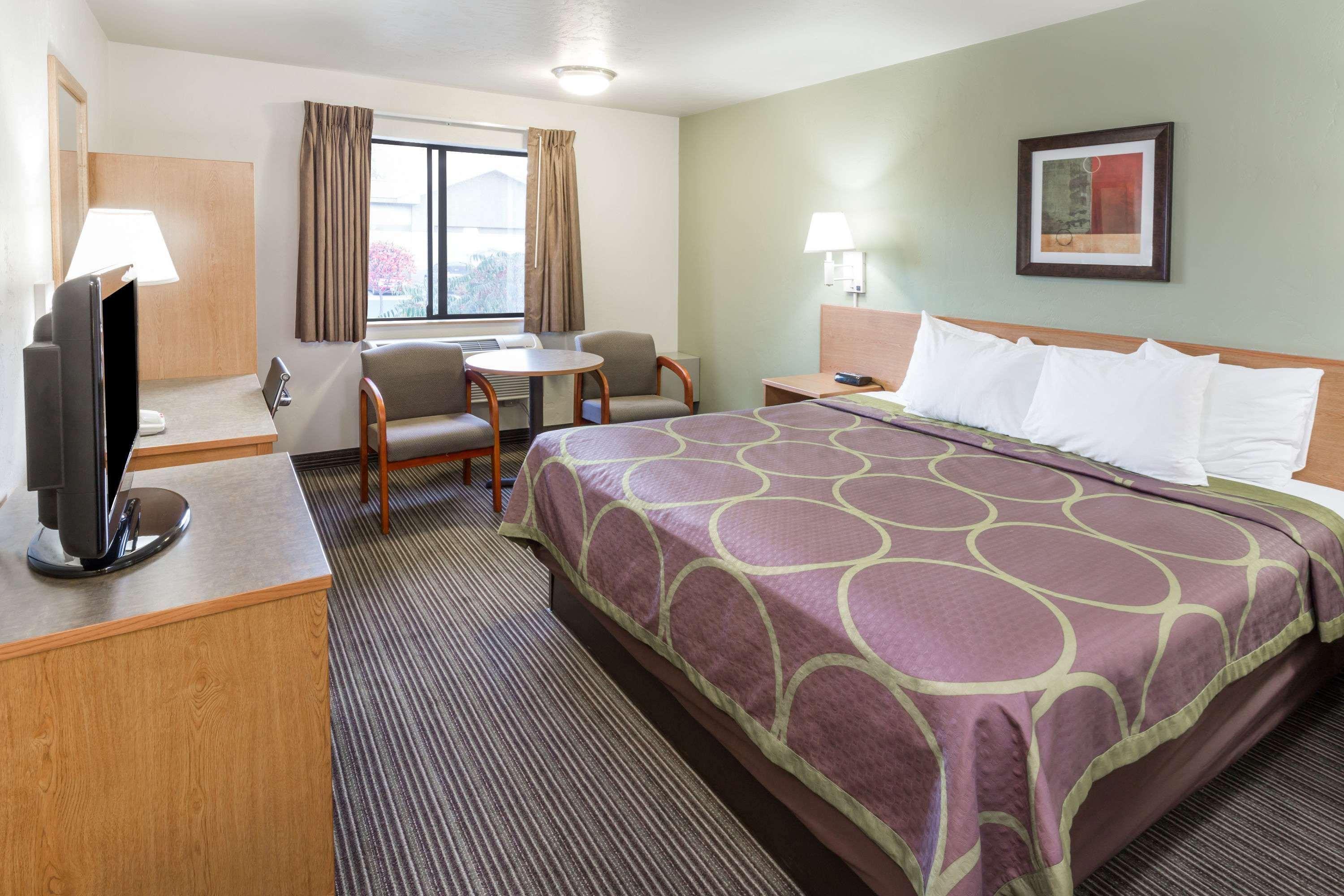 Super 8 By Wyndham Bend Hotel Buitenkant foto